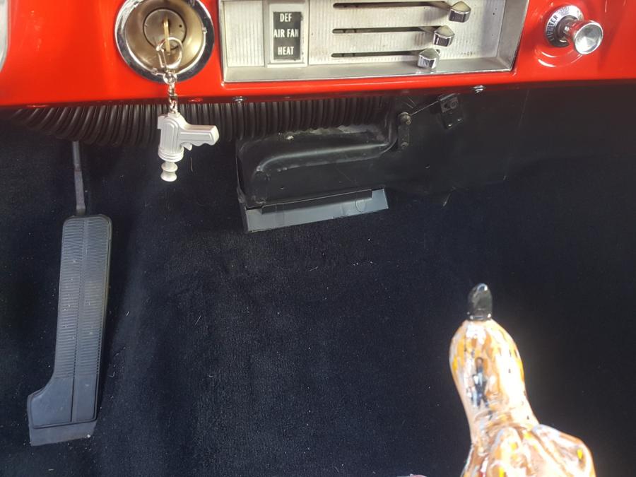 Детали интерьера Chevrolet K5 Blazer 4x4 Custom 1969 года  (фото 44 из 85)